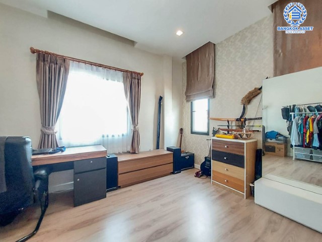 *****บ้านเดี่ยวมือสองย่านนนทบุรี ม.ลัดดาวิลล์4 บ้านกล้วย-ไทรน้อย บ้านสวยหลังใหญ่ เนื้อที่มากสุดถึง 53.4 ตร.ว. ฟังก์ชันครบ 4 ห้องนอน 3 ห้องน้ำ 2 ที่จอดรถ บนทำเลศักยภาพ ใกล้จุดขึ้นทางด่วน "กาญจนาภิเษก" เพียง 15 นาทีก็ถึงรถไฟฟ้าสายสีม่วง "สถานีคลองบางไผ่" ในราคาสุดคุ้ม!